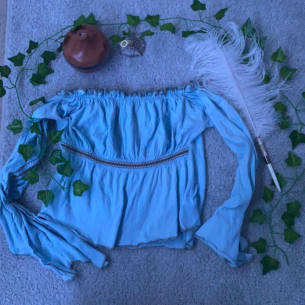 off the shoulders flowing cropped up